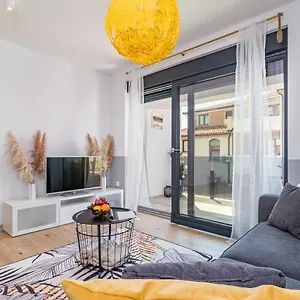 M****, New + Parking Apartment Pula